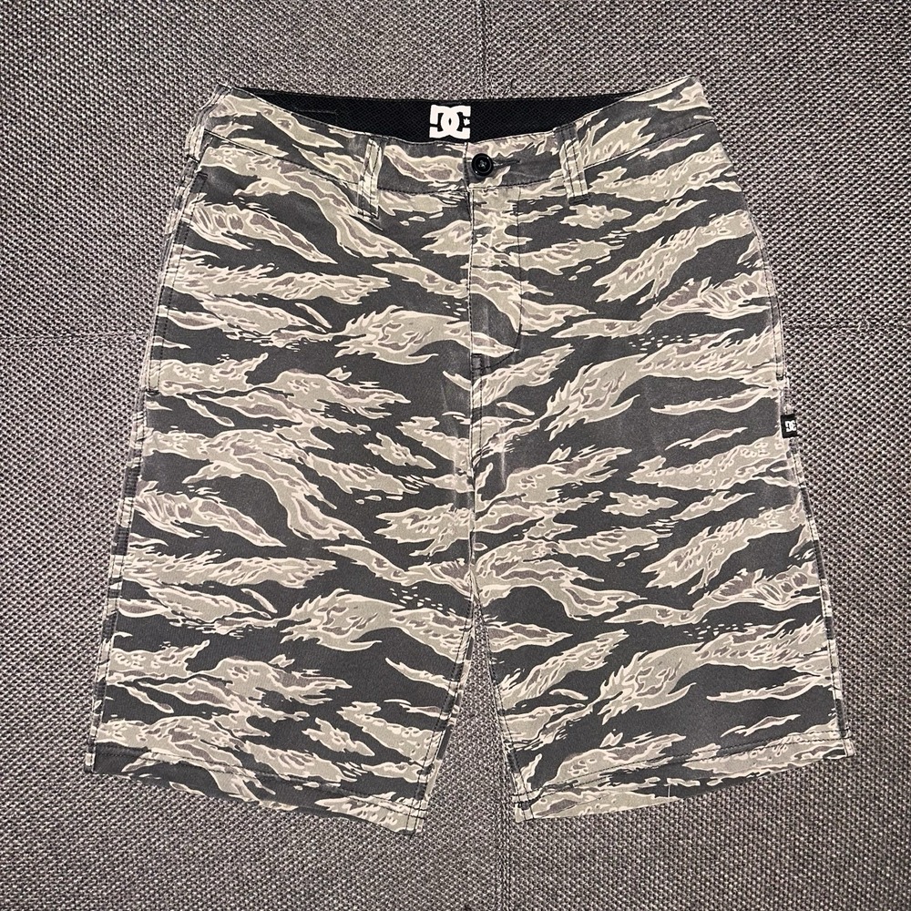 Vintage Y2K DC Shoes Tiger Stripe Camo Shorts Mens Size 28 Rare Skater
